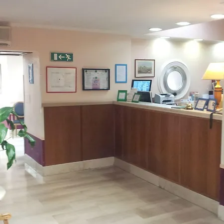 Center 2 Hotel 3*