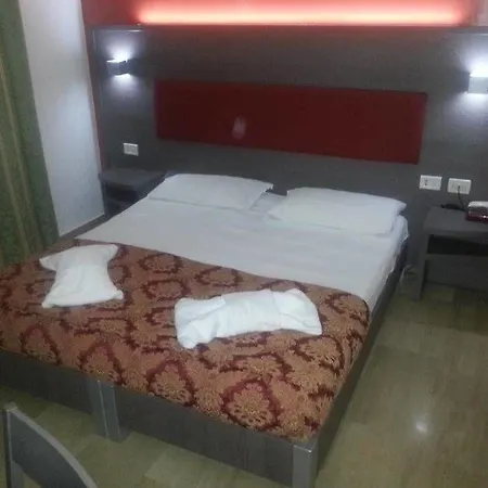 Center 2 فندق 3*