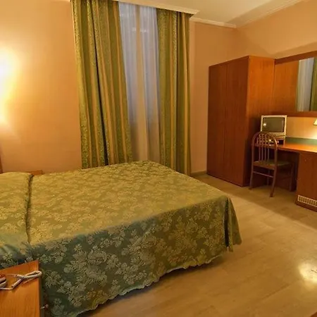 Hotell Center 2 3*