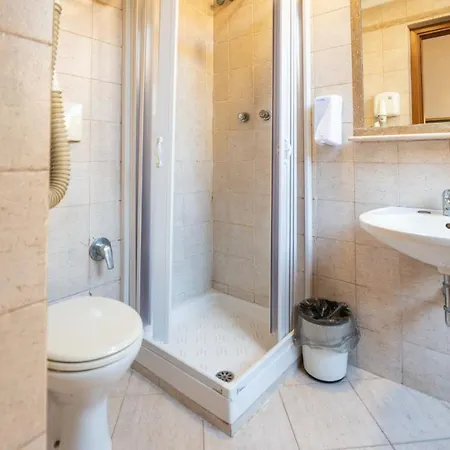 Center 2 Hotel 3*