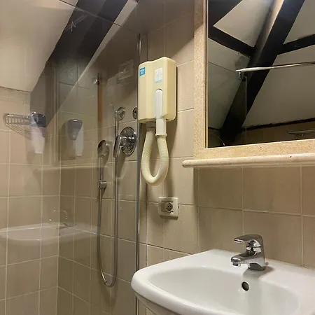 Center 2 Ξενοδοχείο 3*