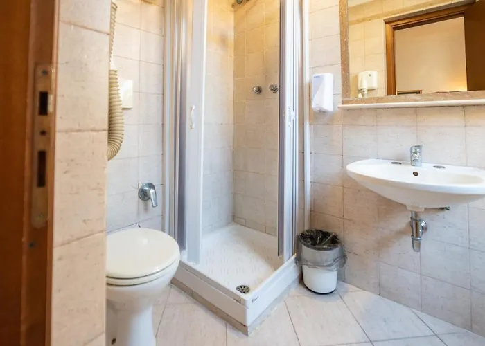 Center 2 מלון 3*