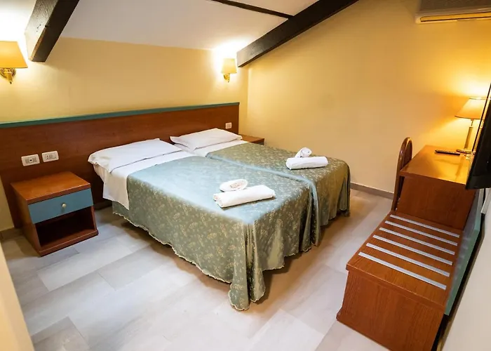 Center 2 3* רומא