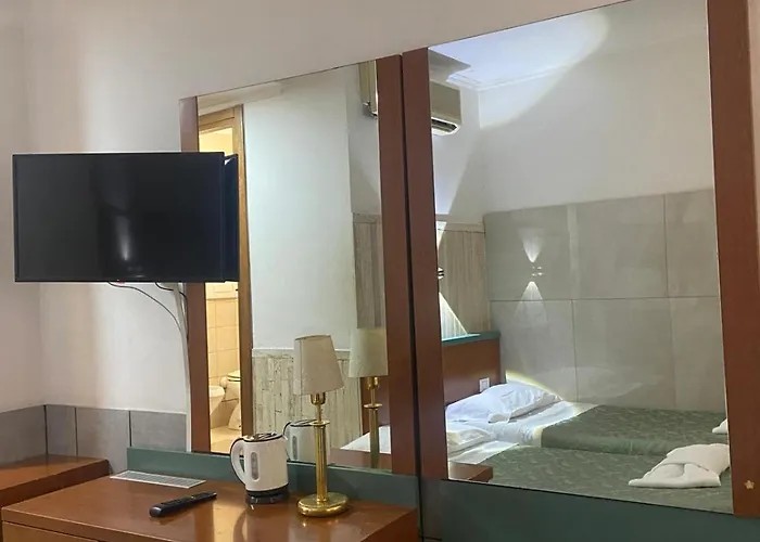 Center 2 Ξενοδοχείο 3*