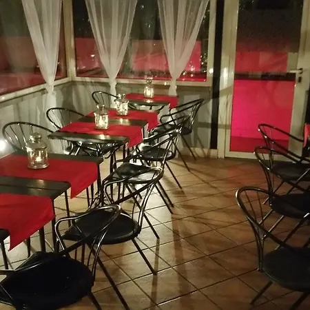 Center 2 روما